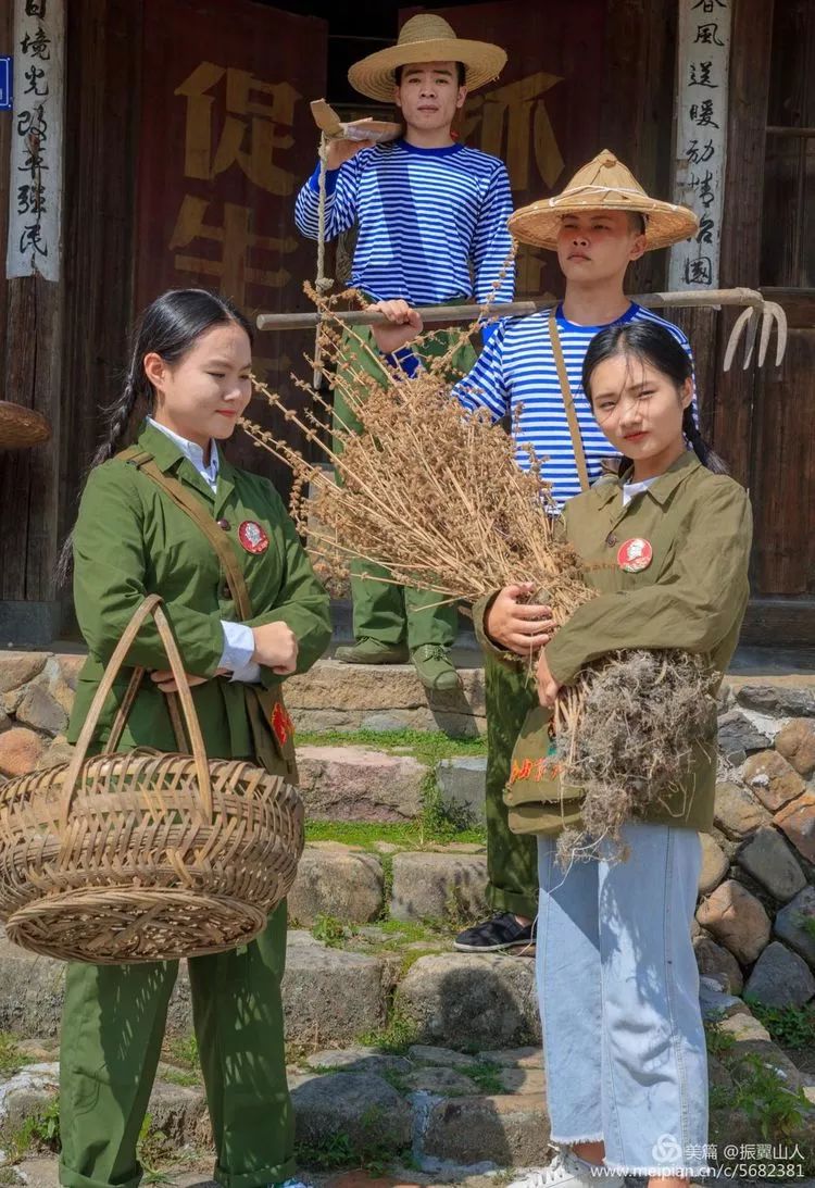 城市青年上山下乡度过了他们终生最难忘的岁月,这样一个经历对人生是