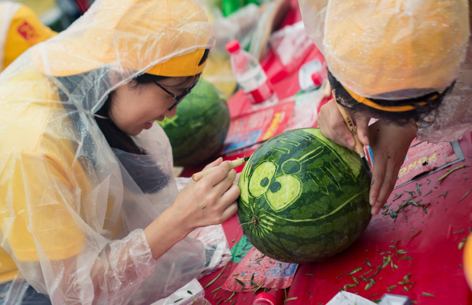 千家万户刻西瓜,中外师生同欢乐—2017中国·平湖西瓜灯文化节刻瓜