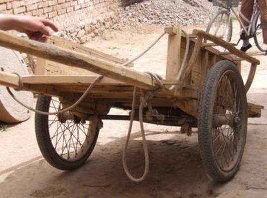 架子车,是河南农村一种常用的运输工具,具有悠久的历史.