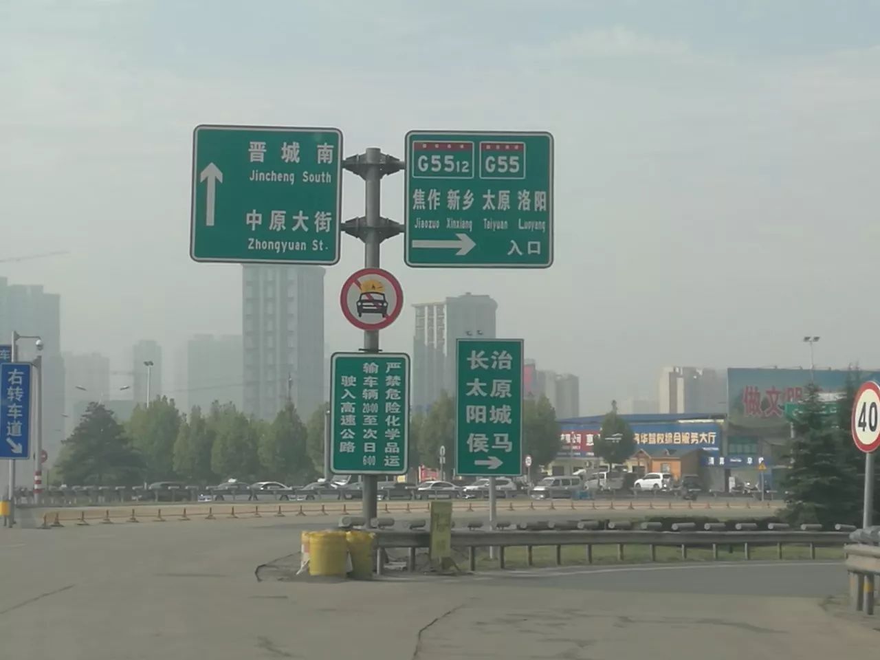 晋城东立交桥上,交通指示错了!