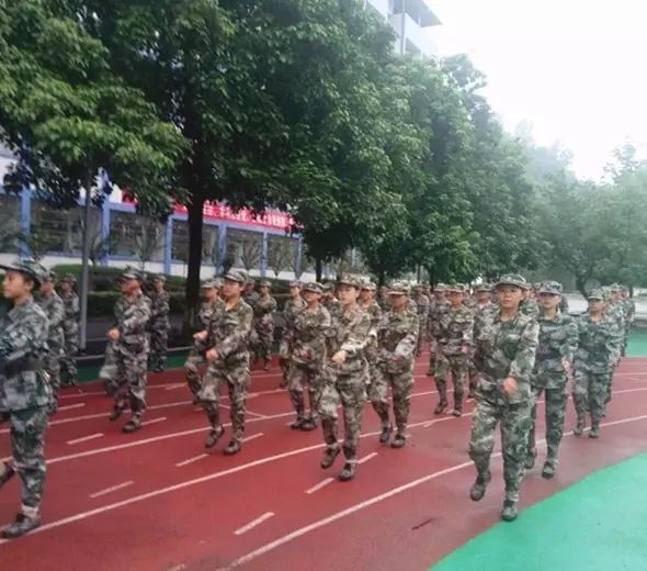 匕首操,军体拳…… 重庆幼儿师范高等学校  重庆科技职业学院  万州