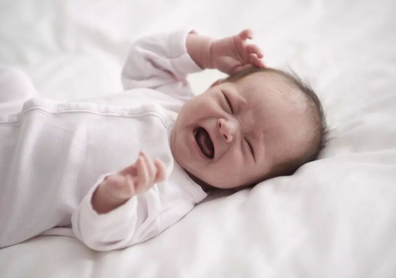 哭泣的宝宝素材-哭泣的宝宝图片-哭泣的宝宝素材图片下载-觅知网