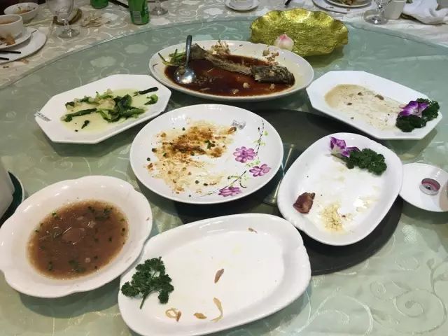 平时点菜一般都是根据个人食量来点餐,吃多少叫多少,并尽量做到"光盘"