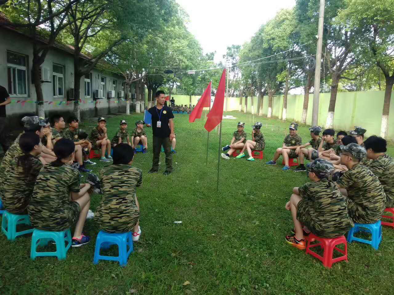他带2万孩子进入“没有围栏的教室”：把纯美式营地带到中国 转介绍率35%_教育