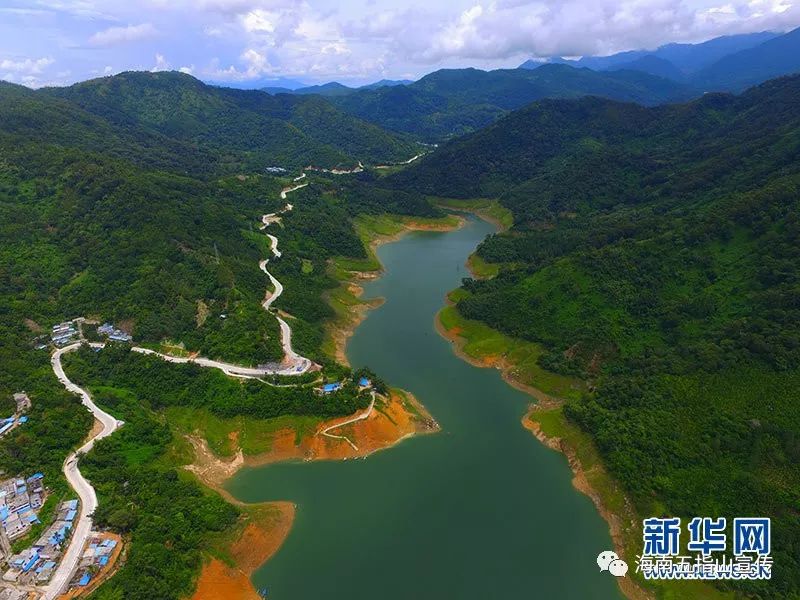 山视角 | 航拍翡翠城,俯瞰五指山