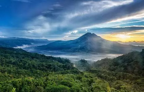 巴厘岛的阿贡火山到底是喷还是不喷?我只想扒一扒印尼那些奇特的火山