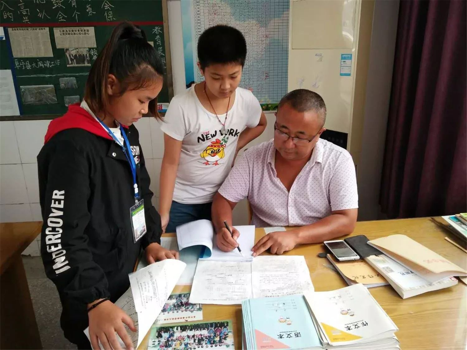 曹征建丰唐实验学校德育主任初三年级物理教师曹老师认为学生学习物理