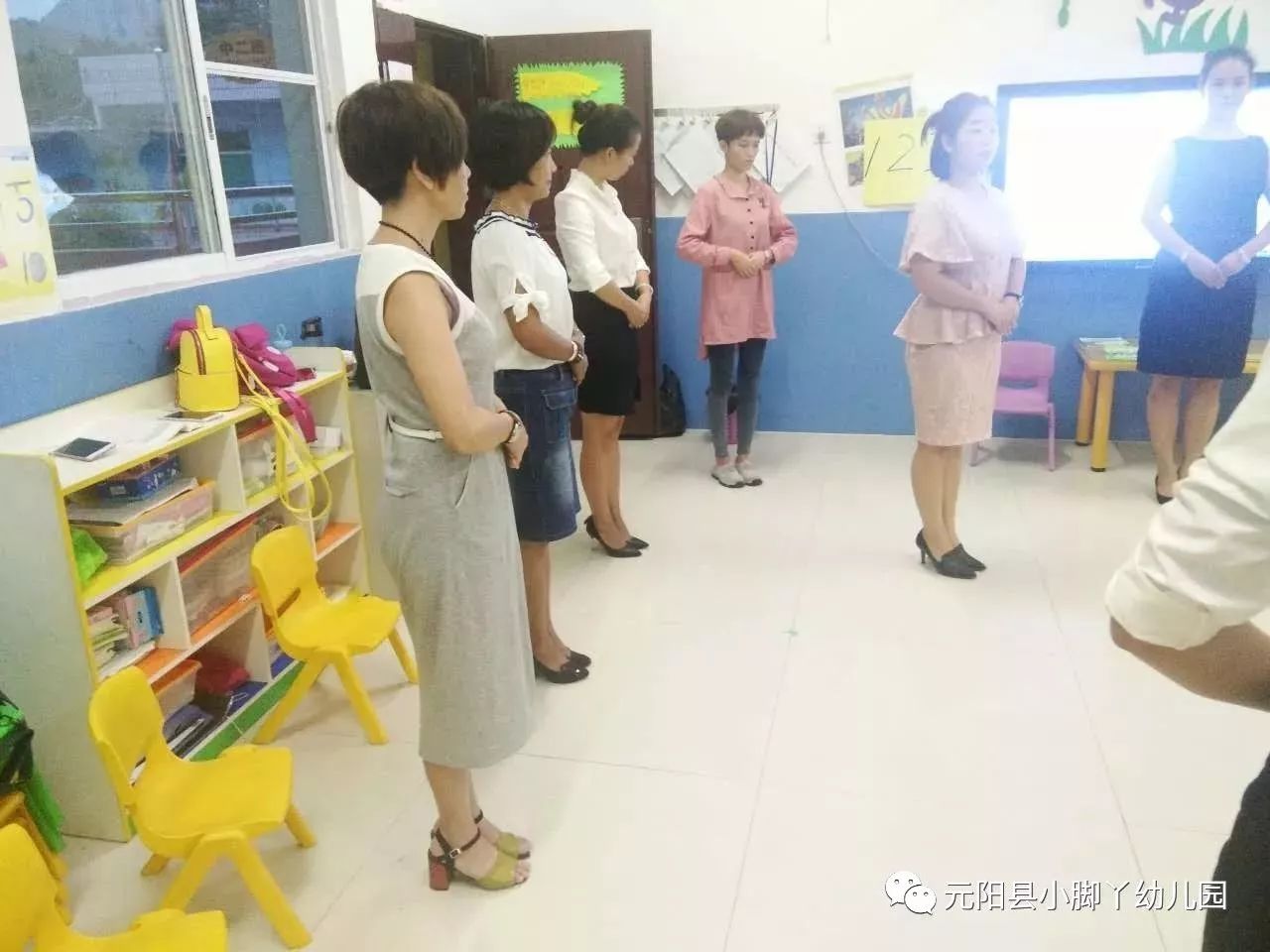 小脚丫幼儿园教师礼仪培训