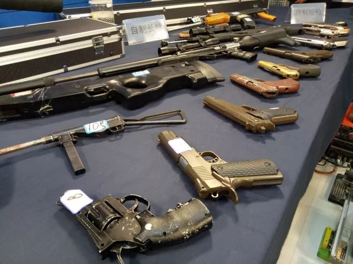 哈尔滨公安局破获"6·2重大涉枪案,查获各类制式枪支27支 67