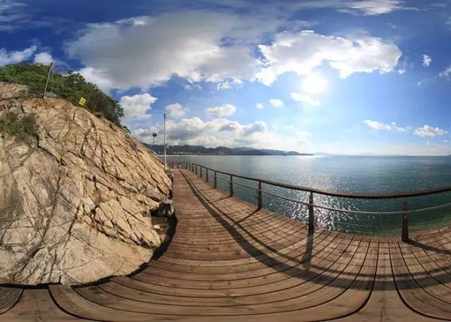 除了"深圳八景"盐田区的旅游景点众多和华南地区首个"国家生态区""