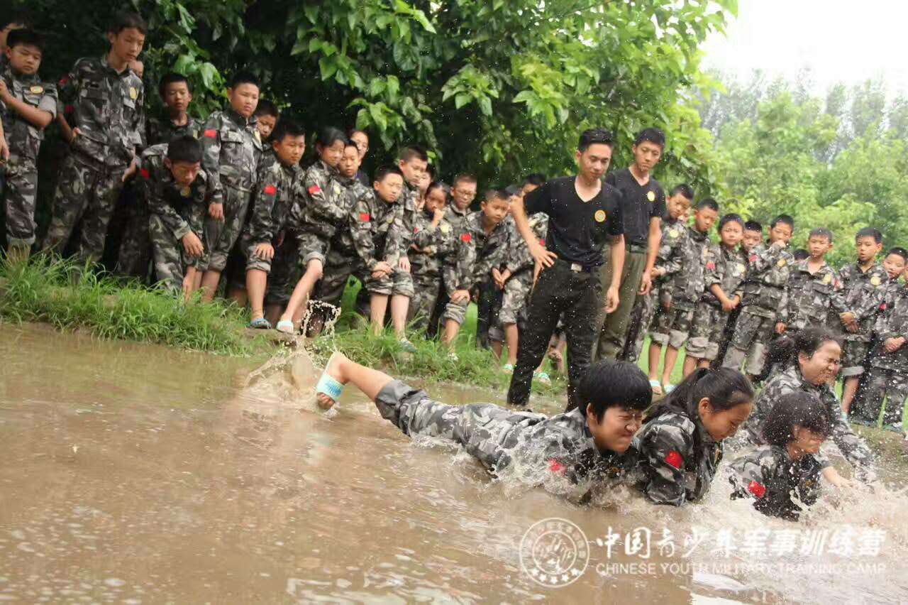 北京军事夏令营女兵训练图片展