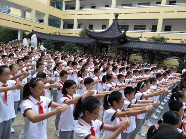 南京市鼓楼实验中学隆重举行第二届孔子文化节系列活动——"尊万世师