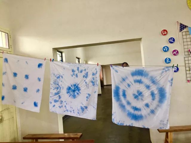 云龙村小朋友的扎染课堂——制作一块专属靛蓝方巾!
