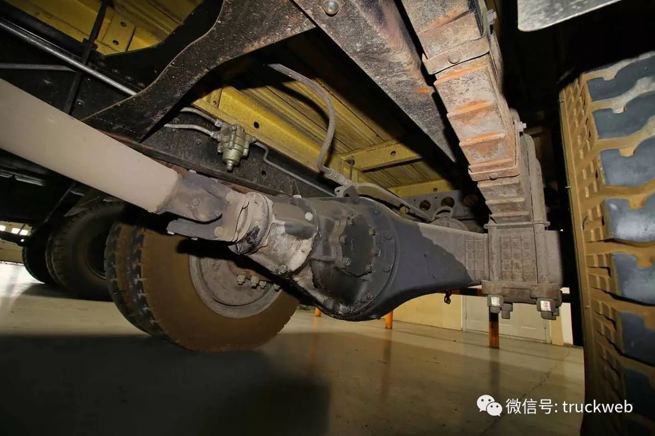 国产卡车常青树重温解放第二代产品ca141五吨载货车