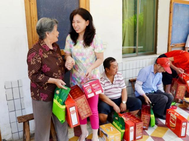 我的扶贫日记肖正连饮水思源不忘初心扶贫路上我一直前行