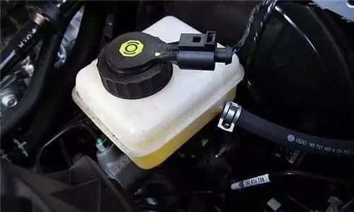 汽车 正文  检查车辆的各项油液指标是否正常,方向盘助力油(机械液压