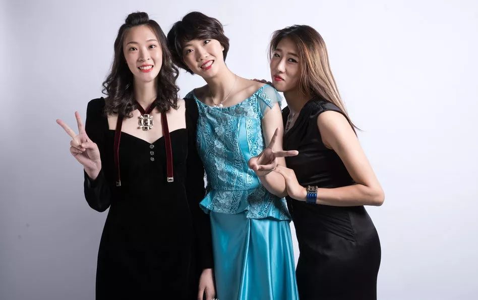 中国女排礼服装:姑娘们仙气十足丨投票
