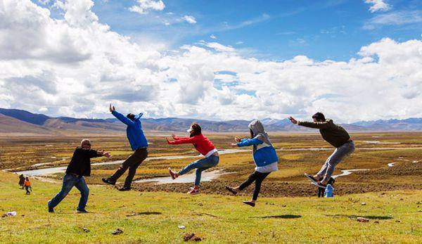 去西藏旅行的正确拍照姿势youjumpijump