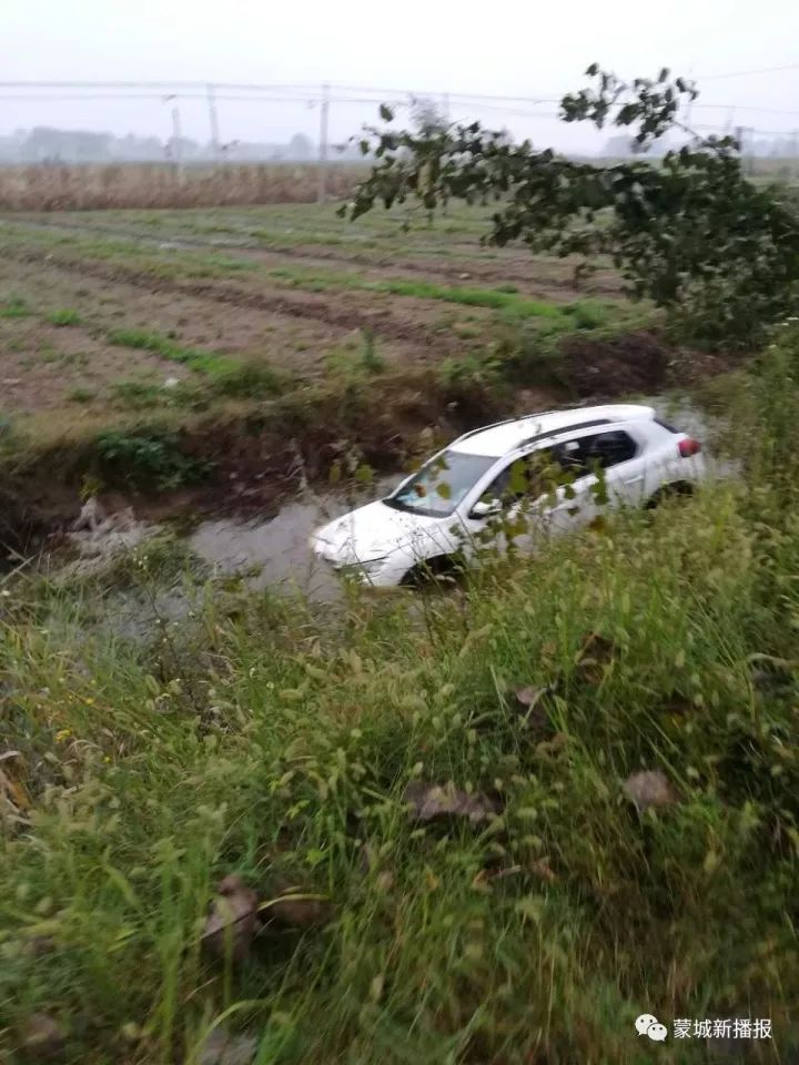 雨天路滑,蒙城境内一天发生多起交通事故!