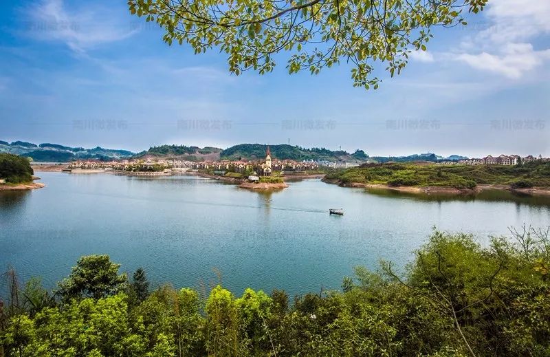 天星小镇秋色 指拇山 山王坪 山王坪赏红叶成为一大旅游盛事 黎香湖