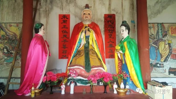 再度为姜太公塑身立祠,建有仿古式祠堂三间,塑姜太公神像,并建围墙