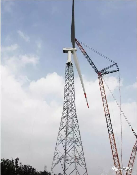 国内首台低风速2mw120m桁架塔架风电机组吊装成功等建设信息