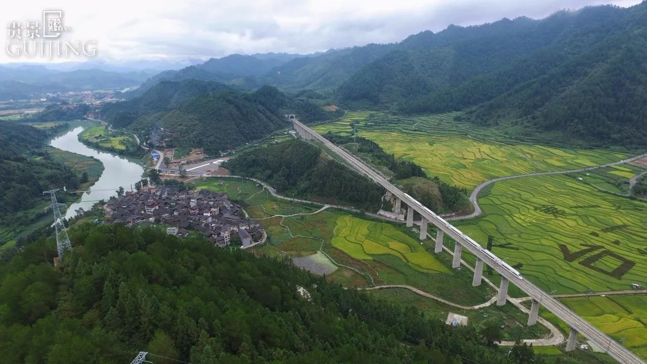 区高坡农村公路带新农村几乡村旅游发展 台江县老屯乡长滩村通村路段