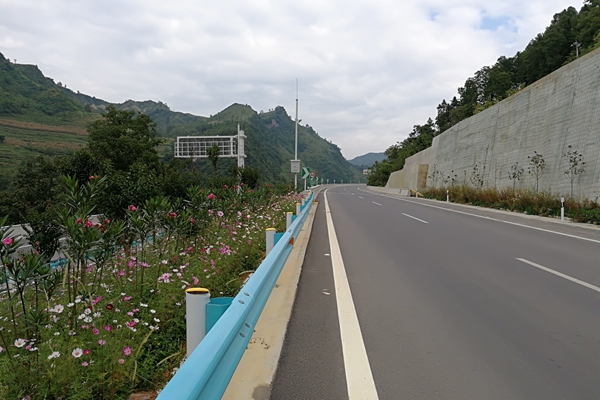 高速公路通道,也是四川成都,宜宾,云南镇雄经毕节南下珠三角经济区,环