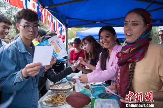 西藏大学启动社团游园活动 9国留学生展异域风情