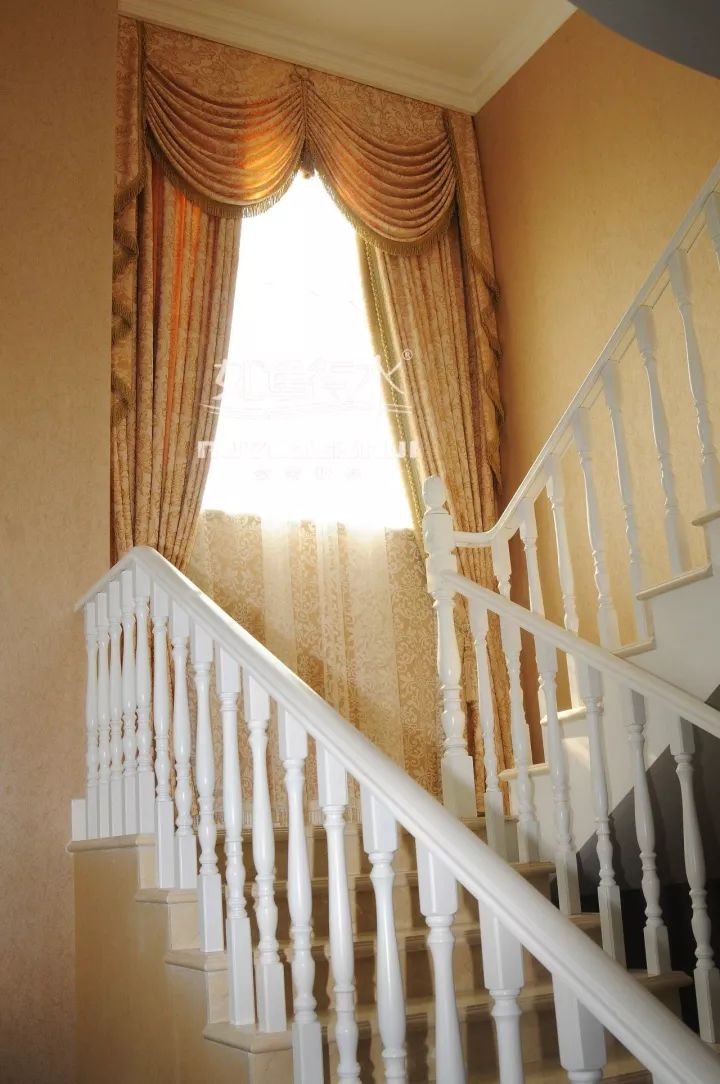 豪宅别墅搭配欧美风窗帘,尊贵的奢华与低调