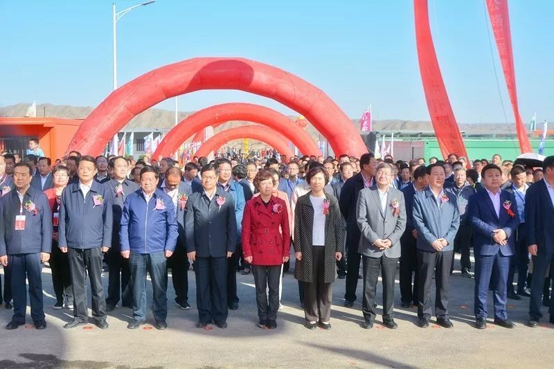 黄河石林国际露营地正式开营 是目前国内首个坐落于红岩石地貌的户外