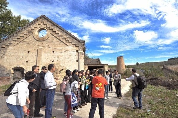 陵川这个小山村来了一群特别的客人.