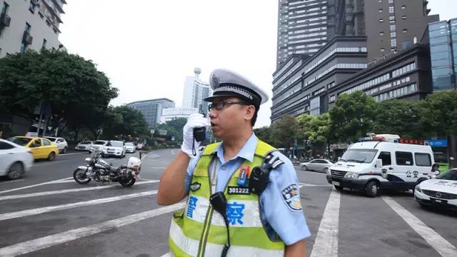 我心中的人民警察丨对讲机里的大嗓门—两路口大队崔哲煜