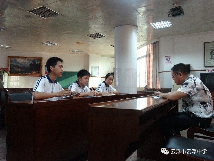 习惯的养成和持续是"创文"的关键—刘鹏举校长答云浮中学小记者问