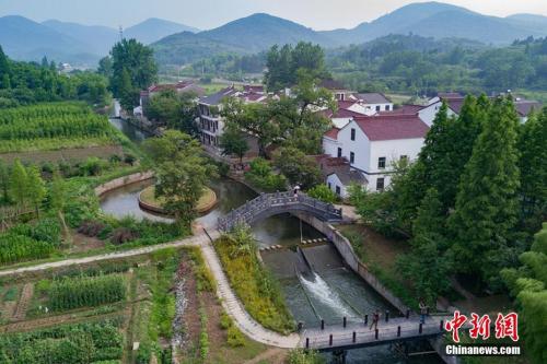 中国农村"大变迁 年均减少贫困人口超1300万人