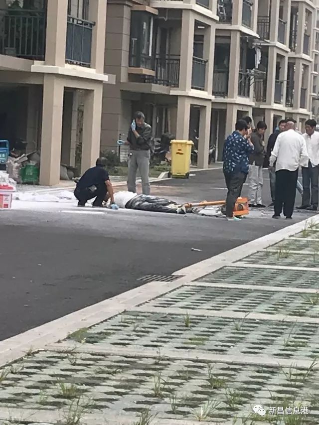 绍兴突发两起惨案,一小区8岁男孩高楼坠亡;男子和吊机从5楼坠下,形势