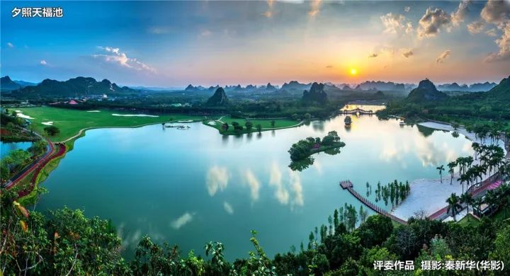 从天空俯视的花花大世界,被层层绿树包围,像传说中丛林里的"秘境小镇