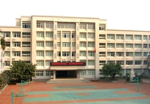 巴中师范附属实验小学(简称巴师附小),承80余年厚重历史文化的积淀和