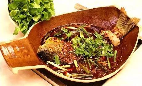 角角鱼配红酸汤,不好看但绝对香 平塘名菜坛子鱼,酥香爽口令人迷