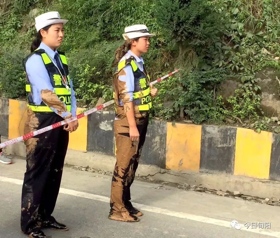 旬阳最美女交警上演"生死时速"