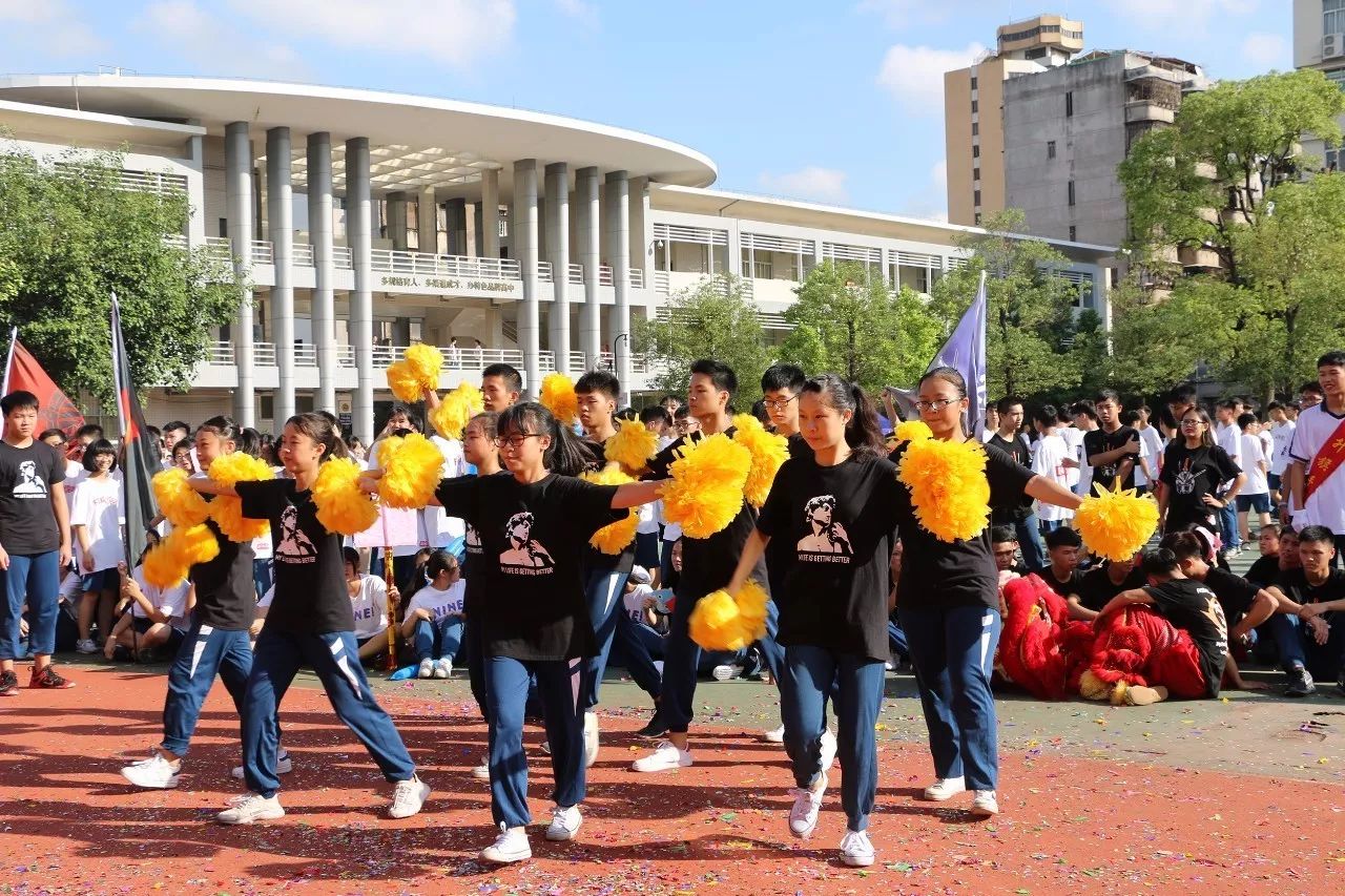 阳光校园,活力无限-我校第八届体育节之田径运动会开幕式