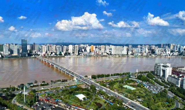 财经 正文  据最新的株洲市城市综合交通规划,继株洲八桥后,河东新塘