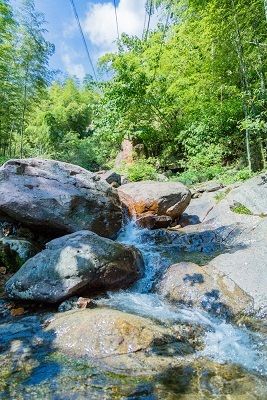 七都溪是云石旅游度假区的生命线,串起了整个美丽戴村.