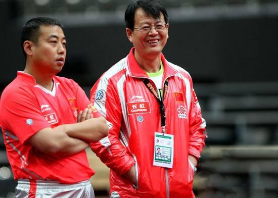 而吴敬平还未退休返聘前,曾是樊振东的主管教练,对于小胖,吴敬平无疑