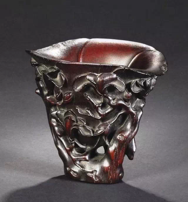 033-清 犀角雕古木纹杯