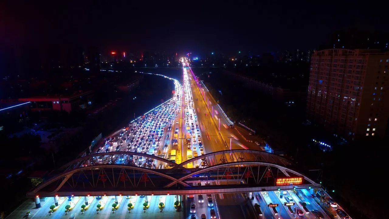 今天你被堵了吗?992这回把堵车拍出大片既视感(附红包福利)