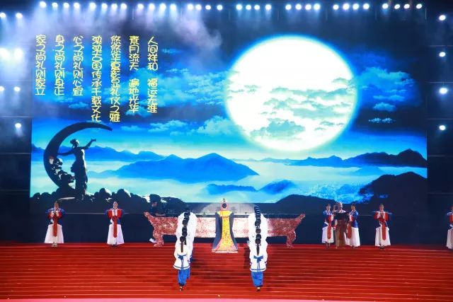 宜春首席民族女歌手朱燕菲演唱《月光下的明月山,中央电视台星光