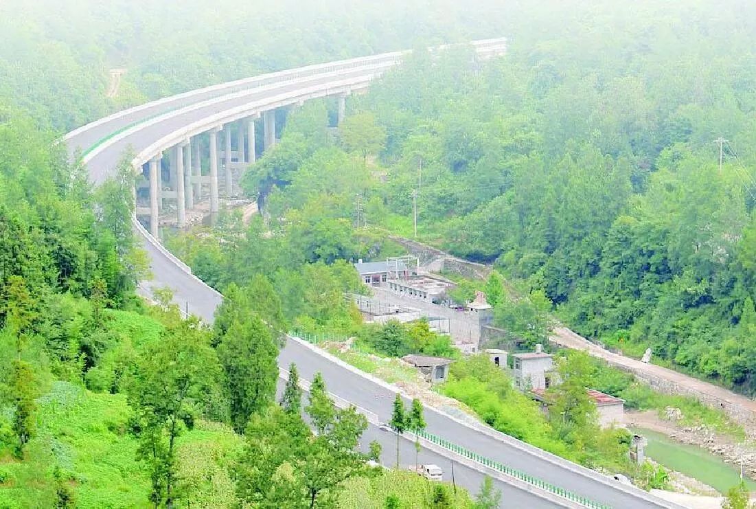 巴陕高速南江至关坝段明日通车 巴城到光雾山景区距离缩短