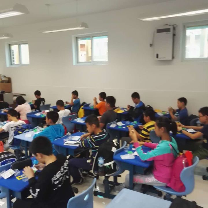 什刹海小学运用"离心力"制作迷你甩干机