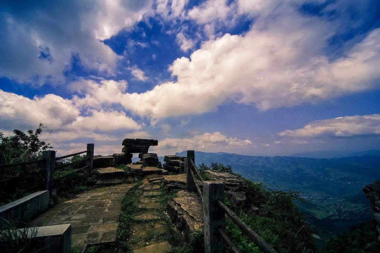 自驾路线:重庆城区—内环高速—渝黔高速—綦江—綦万高速—万盛下道